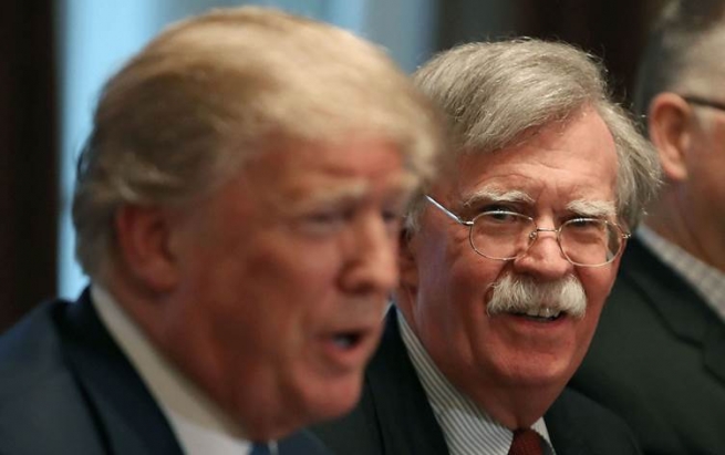 جۆن بۆڵتن لە کۆشکی سپی نەما.. دەرکرا یان خۆی رۆیشت؟ 